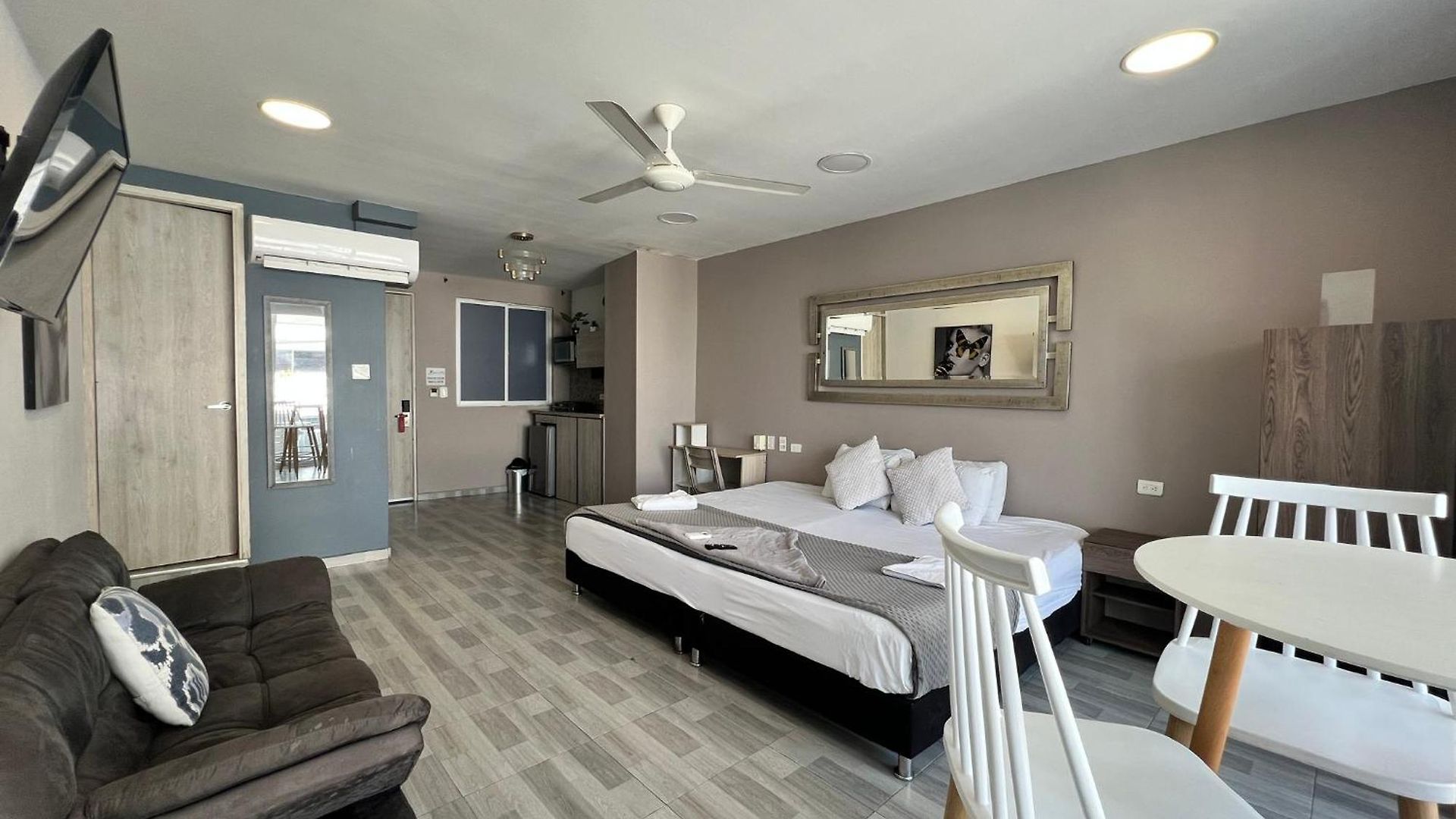 Aparta Estudio En El Edificio Bahia 79 Apartasuites * Cartagena